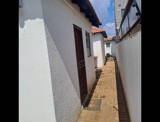 2 BEDROOM HOUSE FOR SALE IN PROTEA GLEN